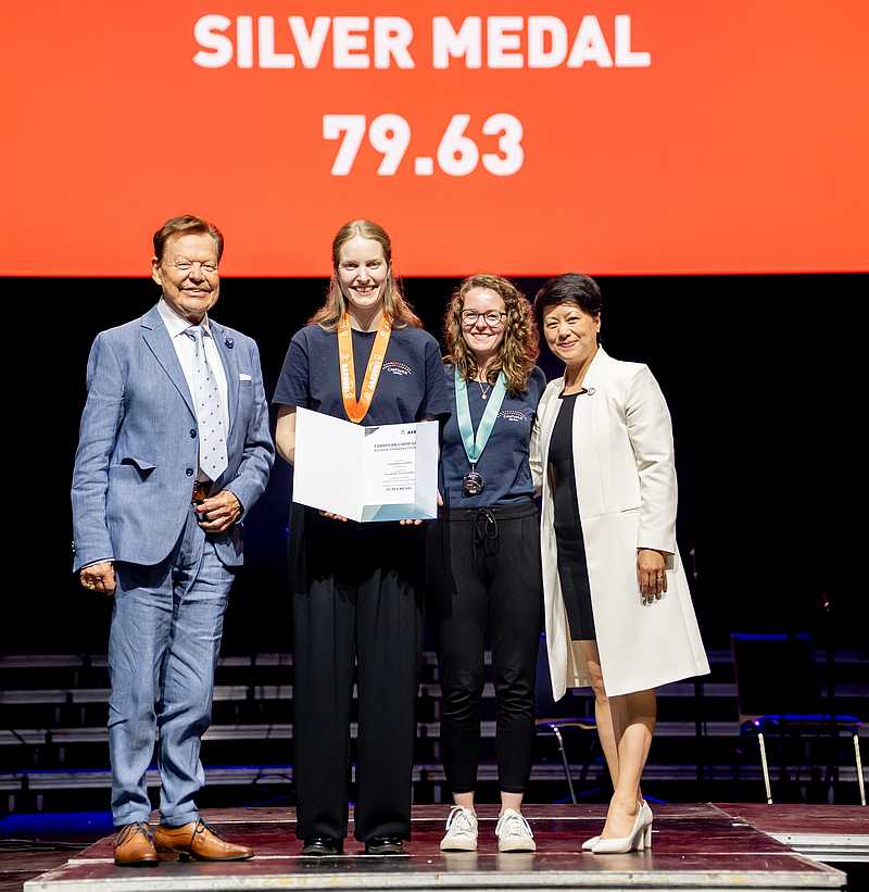 Überreichung der Silbermedaille an Cantamus Gießen bei den European Choir Games 2025 © INTERKULTUR Jonas Persson Überreichung der Silbermedaille an Cantamus Gießen bei den European Choir Games 2025 © INTERKULTUR Jonas Persson